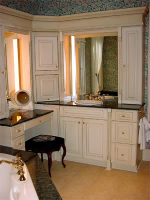 Private Residence, Chapel Hill. The vanities in this Master Bath are of 2cm Verde Butterfly granite that coordinates with a matching tub deck.